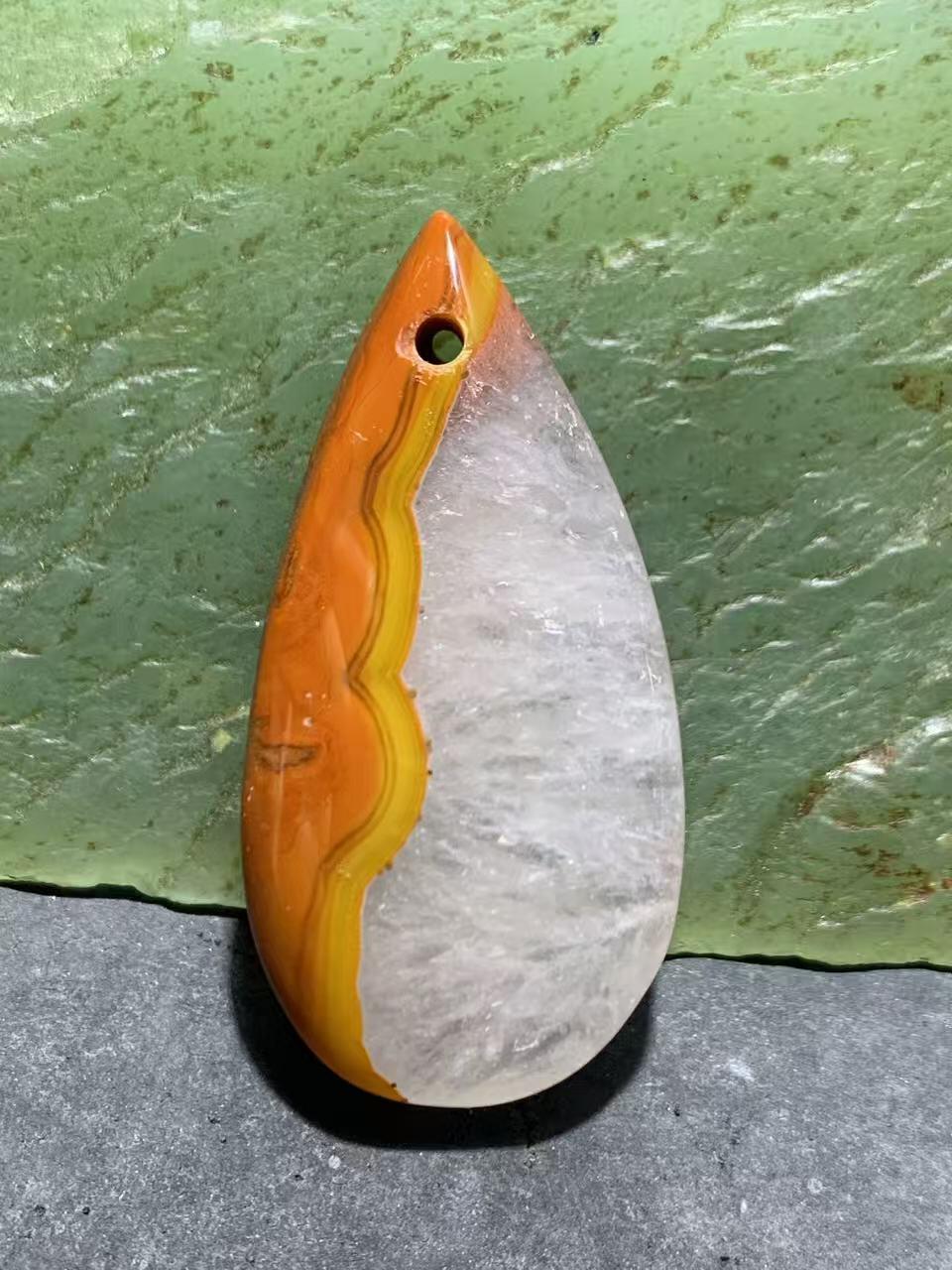 精美冰飘战国红玛瑙吊坠一个！