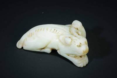 上海都达杂项专场十二（全场包邮】 - 古玉子母貔貅手把件83-26