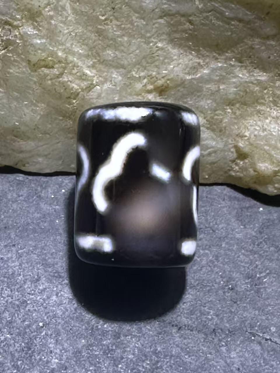 藏传莲花随形天珠一颗