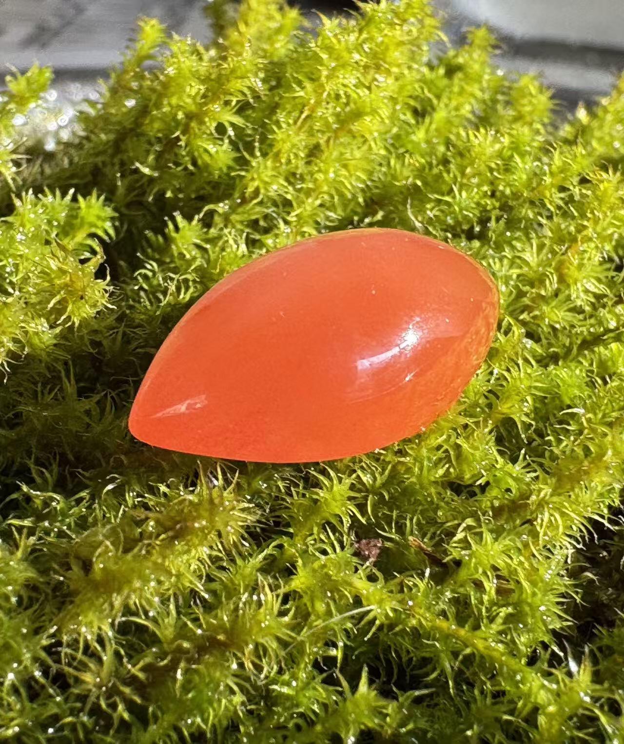 零元拍：南红玛瑙蛋面，都是十多年前的存货了，长约 22.3/11.5/7.2MM ，因为拍照环境以及光线的变化，颜色以实物为准。