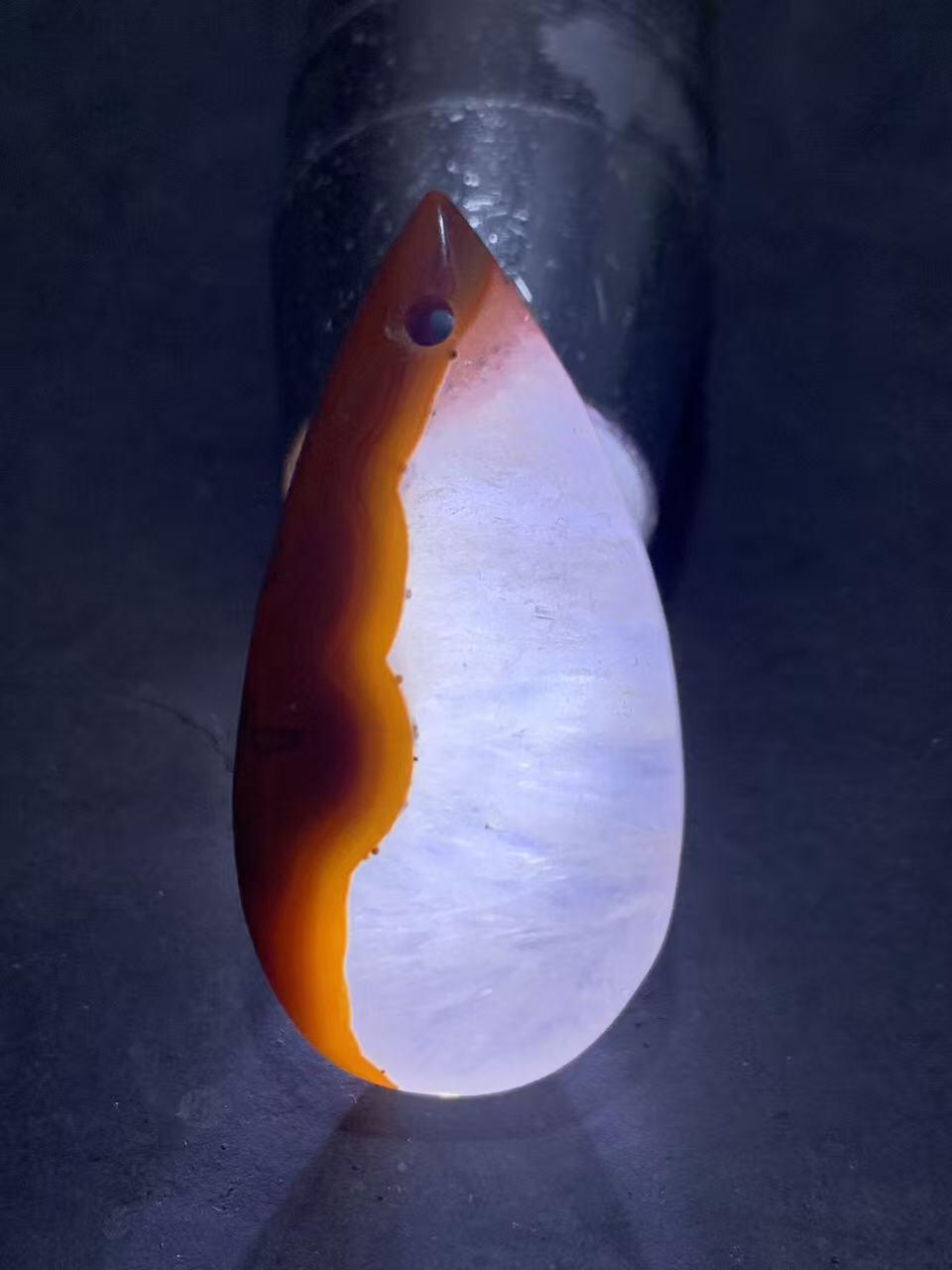 精美冰飘战国红玛瑙吊坠一个！