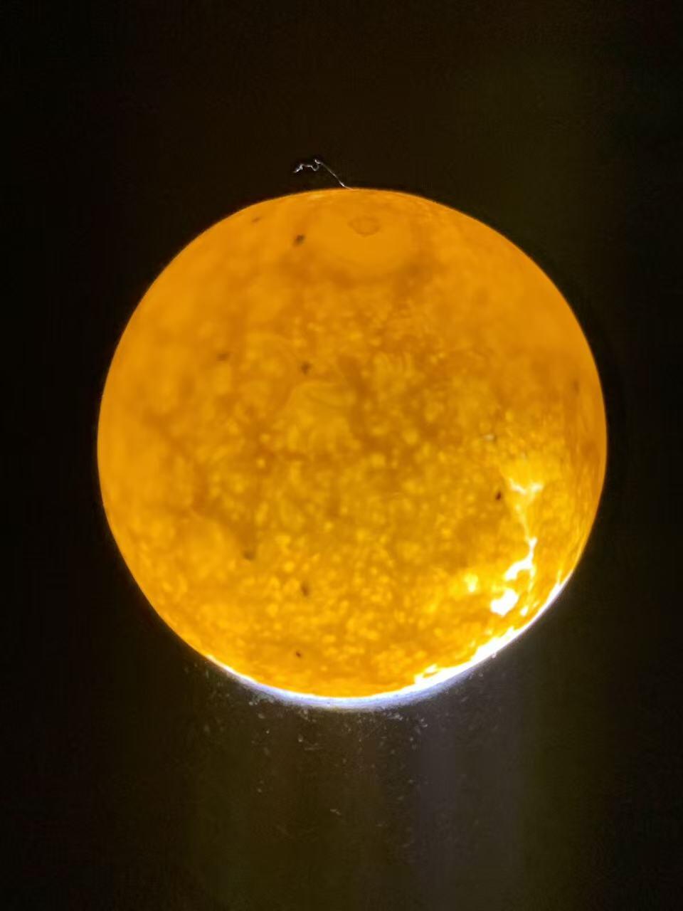 精美亚光冰飘鸡油黄糖心料风化纹战国红玛瑙手工雕刻佛字大圆珠一颗！