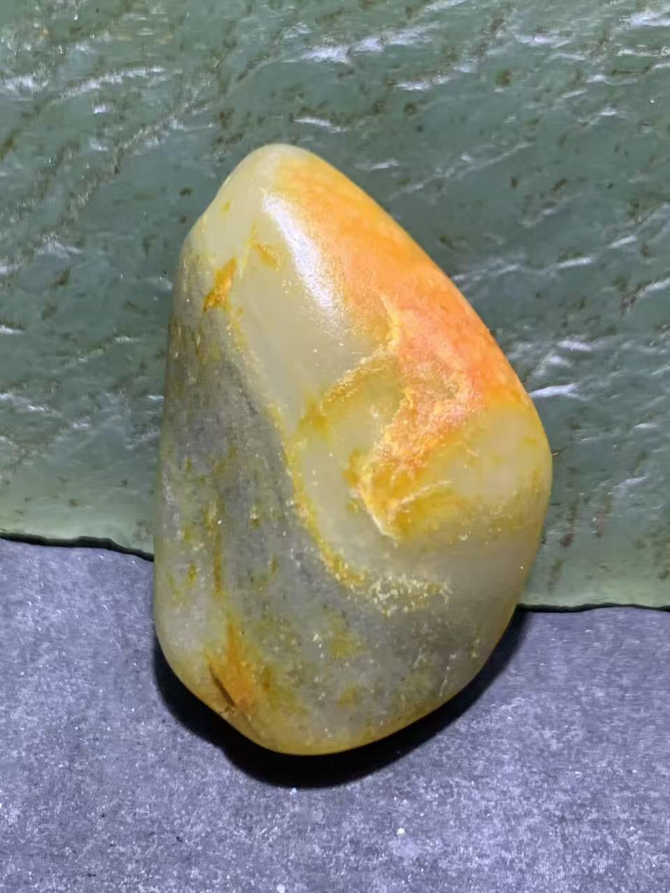 精美洒金皮和田玉独籽原石一颗，，