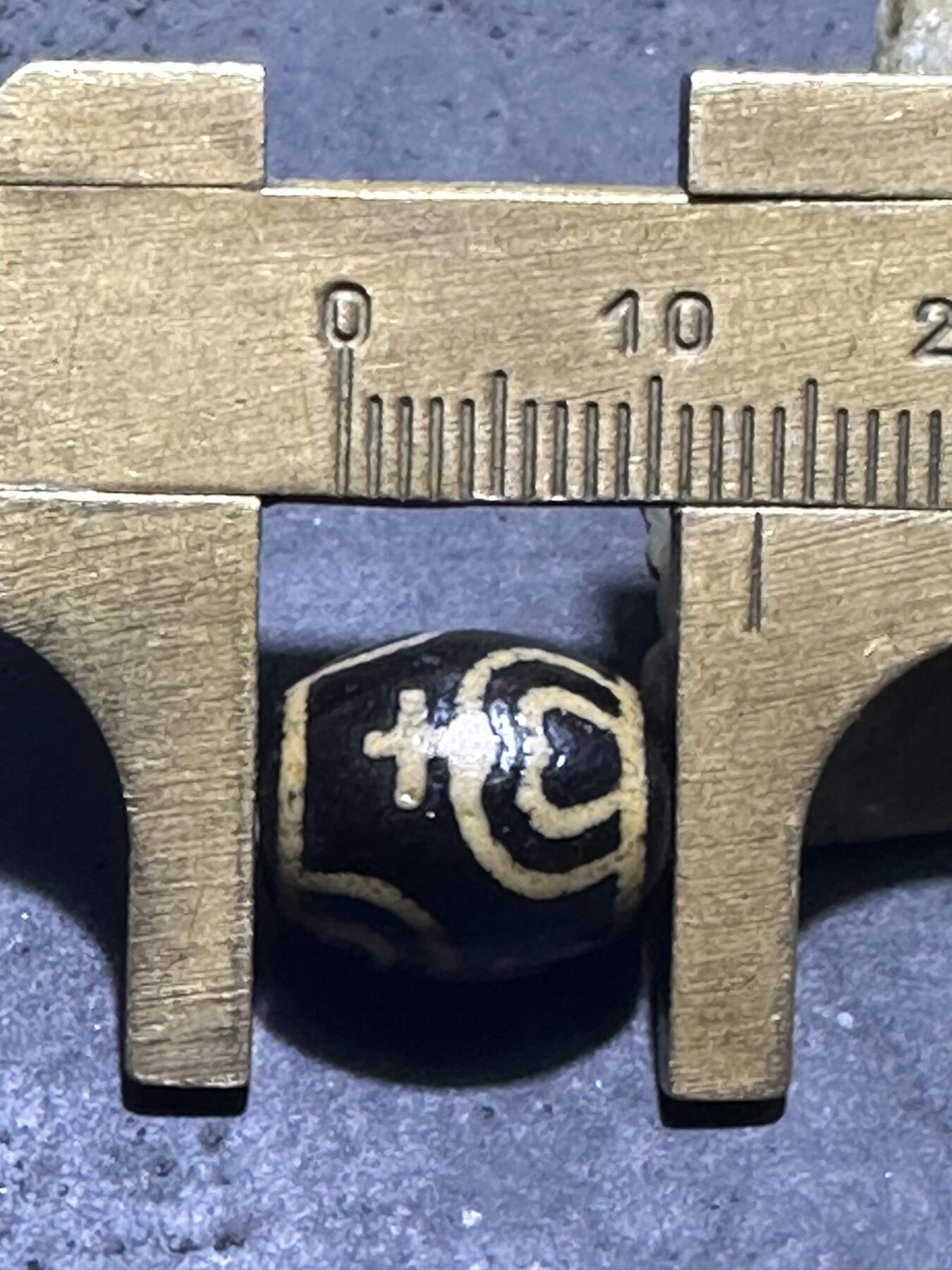 仅此一颗，精品藏传牙黄宝瓶玛瑙天珠一颗