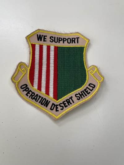 新时代收藏徽章红藏拍卖(第三十场)  徽章纸品证书杂项 - 美国海湾战争 沙漠盾牌行动臂章 该行动指美军进入科威特协助防御萨达姆军队的进攻