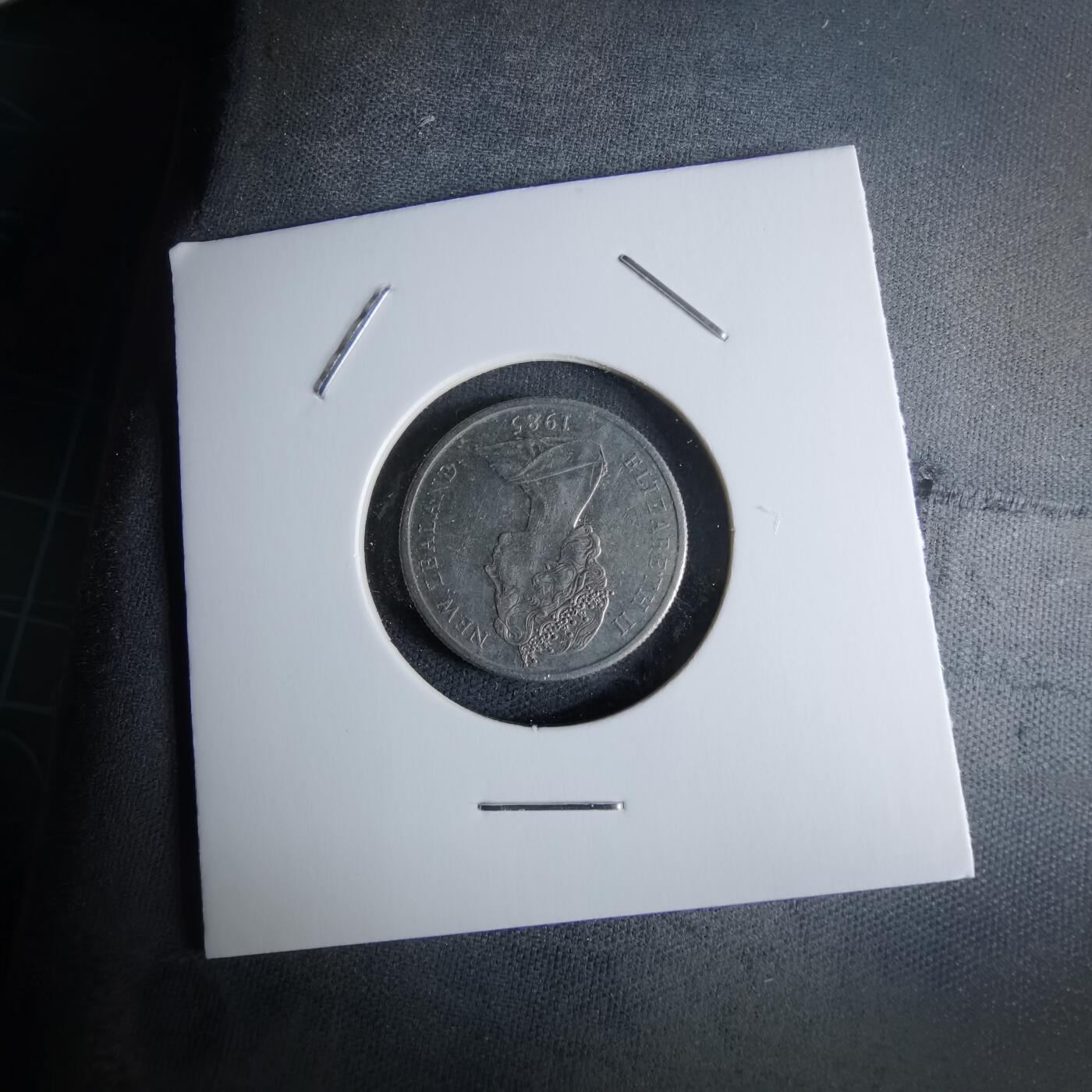 沼泽如烟--第979场 新西兰1985年五分浅雕版