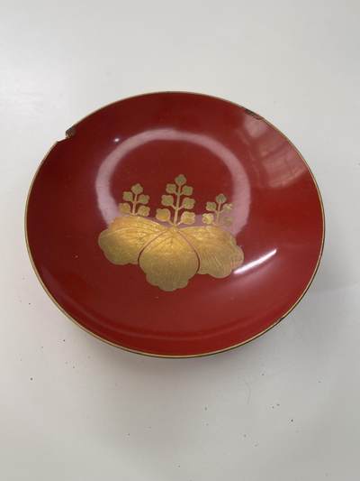 新时代收藏徽章红藏拍卖(第三十场)  徽章纸品证书杂项 - 二战日本首相赐漆木碗 有点损坏 桐叶符号代表首相