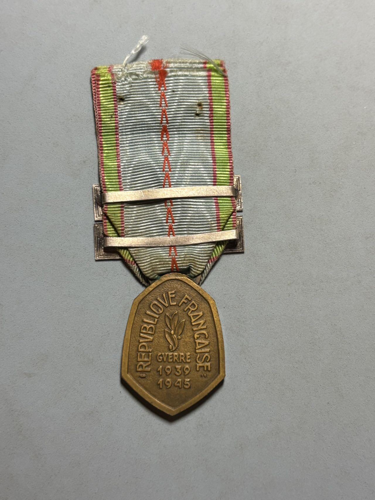 盛世勋华——号角文化勋章邮票专场拍卖第303期 法国二战纪念奖章 带地中海和北海条，少见品种