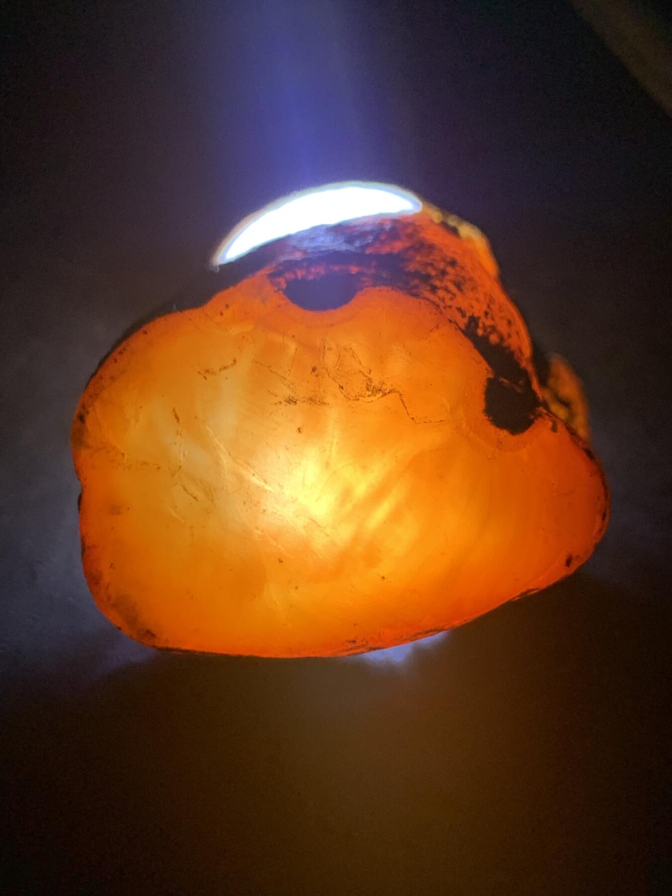 精美原皮开窗料荔枝冻飘红南红玛瑙原石一颗，