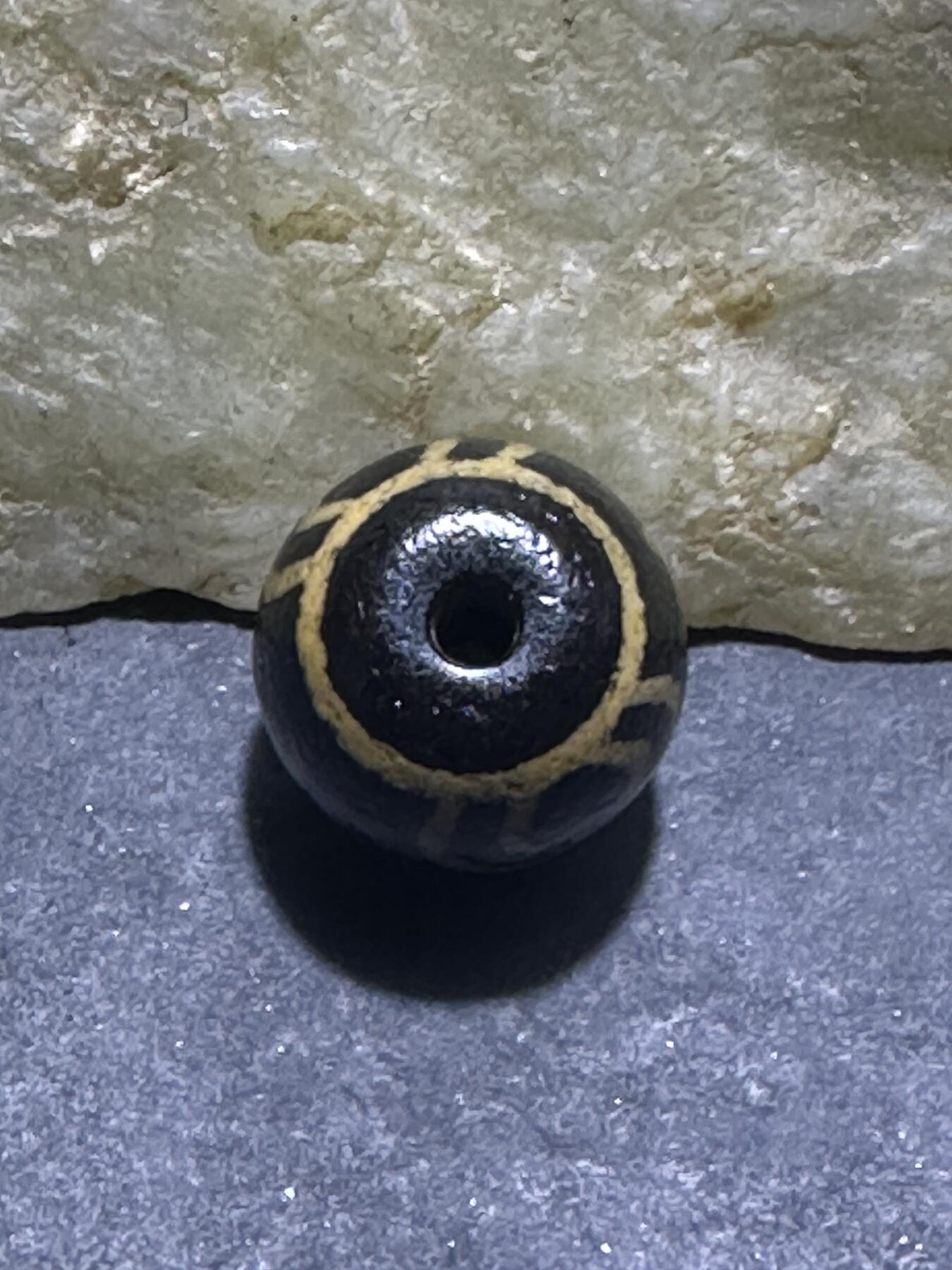 仅此一颗，精品藏传牙黄宝瓶玛瑙天珠一颗