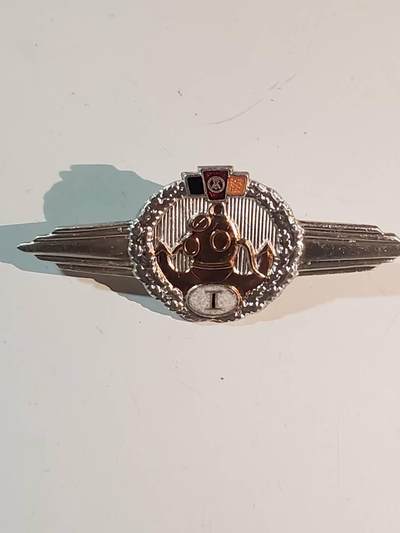 韵星假日军品类拍卖第三十九期暨默多克中校夫妇专场 -- Rimey Holidays Militaria Auction 39 & The Modoks Collection  - 民主德国1960国家人民军一级潜水技能章 少见种类 极早期转轮版 仅少数特种部队有该证章