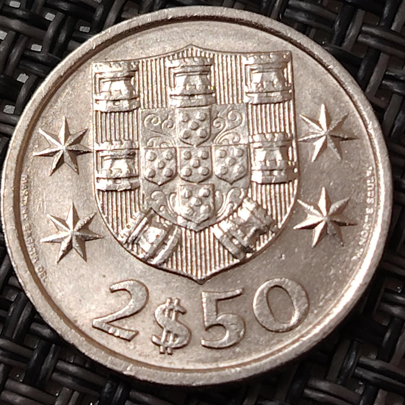 布加迪🐬～世界钱币(上海)🌾第 276 期 /  各国套币和散币 葡萄牙🇵🇹 1983年 2.5艾斯库多 ~L7