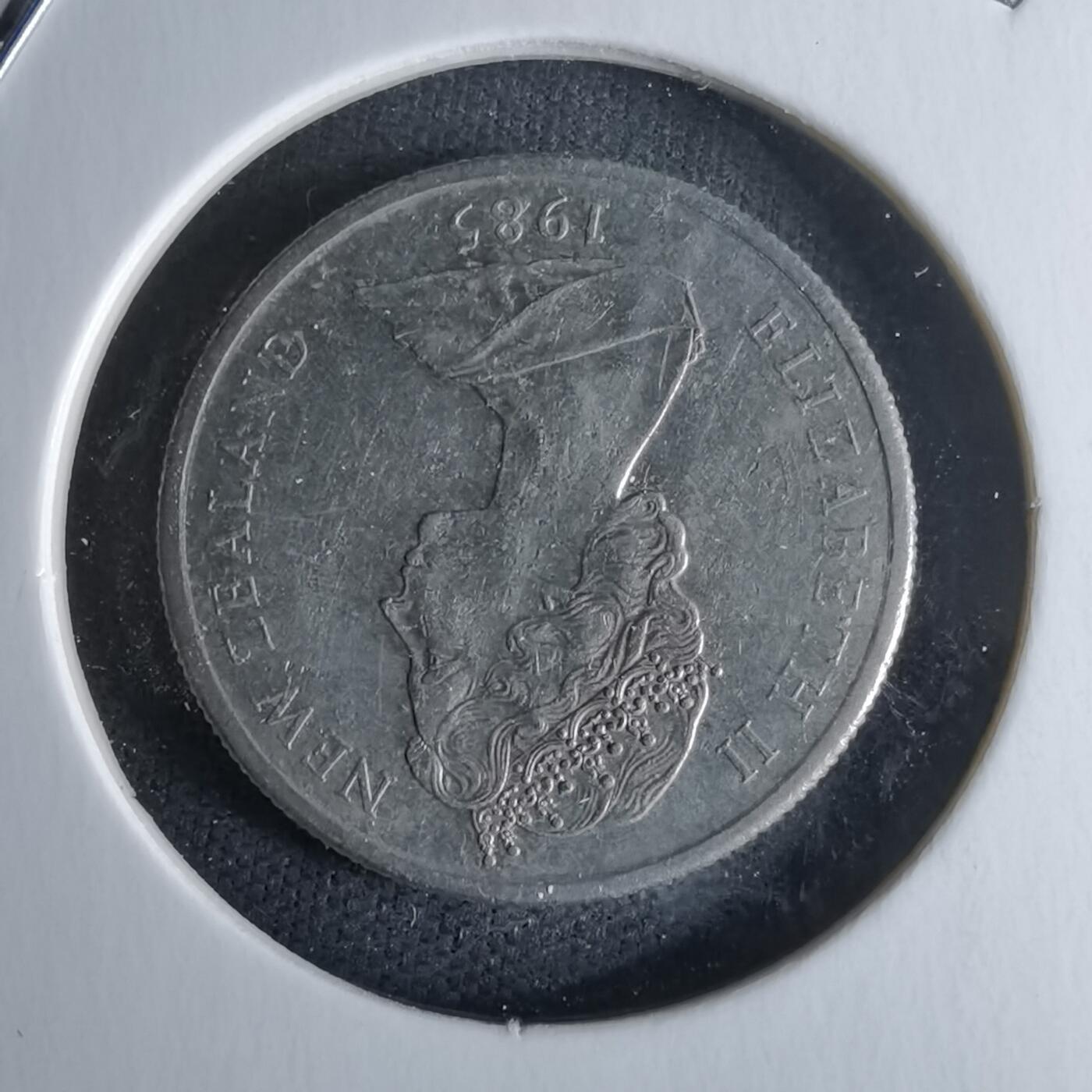 沼泽如烟--第979场 新西兰1985年五分浅雕版