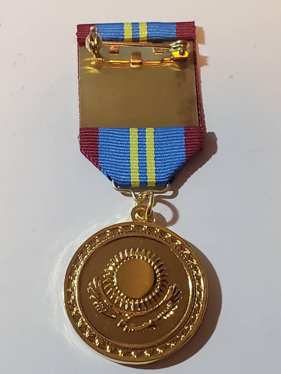 韵星假日军品类拍卖第三十九期暨默多克中校夫妇专场 -- Rimey Holidays Militaria Auction 39 & The Modoks Collection  哈萨克斯坦共和国议会服务三十年奖章 铜镀金 极品品相 非常少见的奖章和国家 非常厚重制作精良