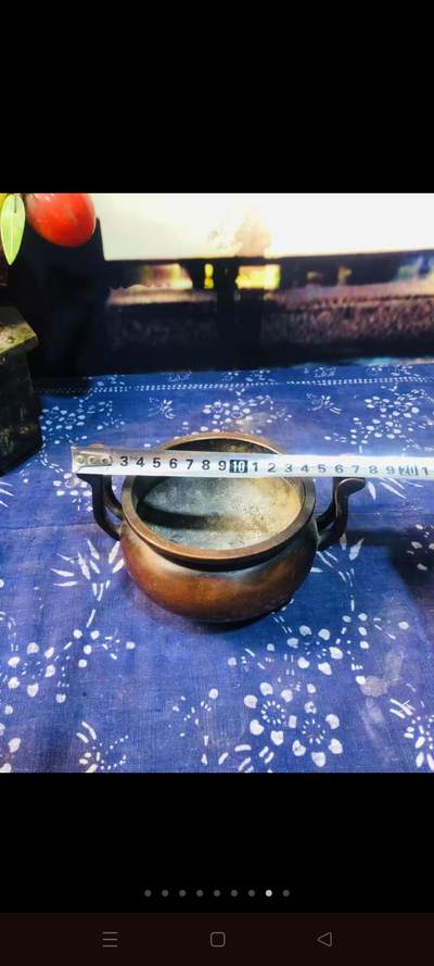 紫铜老香炉。紫铜的，底款宣德年制。四足双耳造型。十分漂亮大气。做工也极其考究。包浆老道。重两三斤。老香炉收藏精品！ - 紫铜老香炉。紫铜的，底款宣德年制。四足双耳造型。十分漂亮大气。做工也极其考究。包浆老道。重两三斤。老香炉收藏精品！