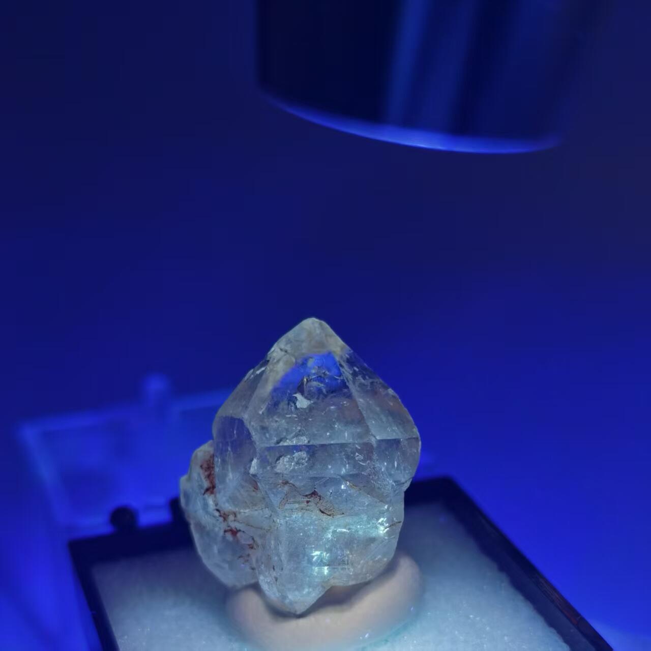 七河·世界币章矿标杂件每周小拍（总第36期）（周一结标） 藏家出品 X741（10） 马达加斯加红泥油胆水晶原石矿标（盒子矿） 本件拍品由合作藏家邮寄