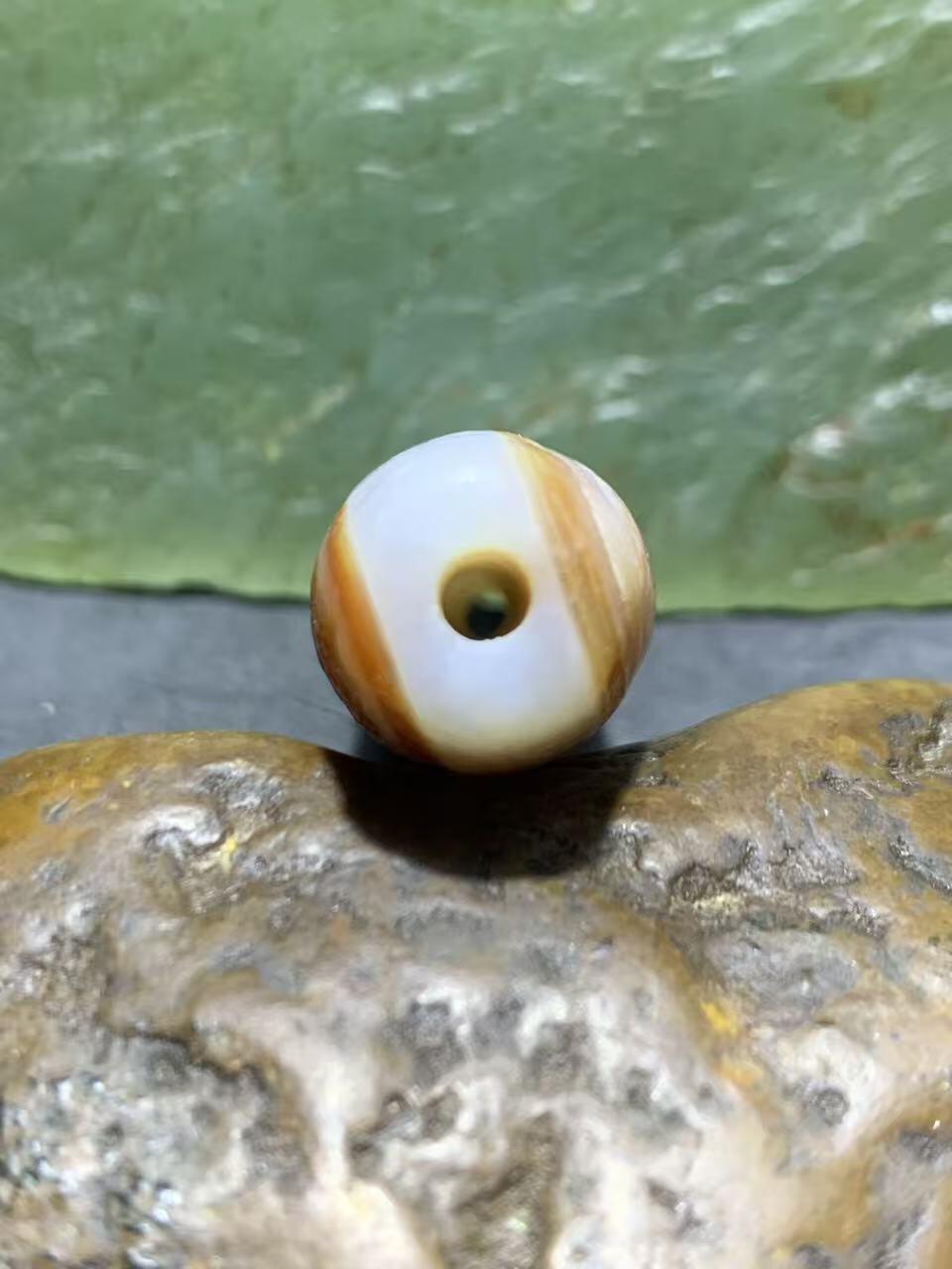 精美红白风化纹双天眼高玉化缠丝玛瑙桶珠一颗，