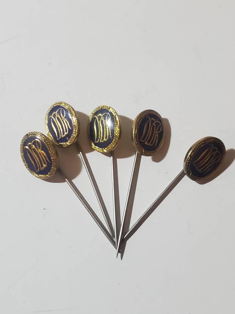 韵星假日军品类拍卖第三十九期暨默多克中校夫妇专场 -- Rimey Holidays Militaria Auction 39 & The Modoks Collection  越南社会主义共和国金级体能证章插针一组五枚