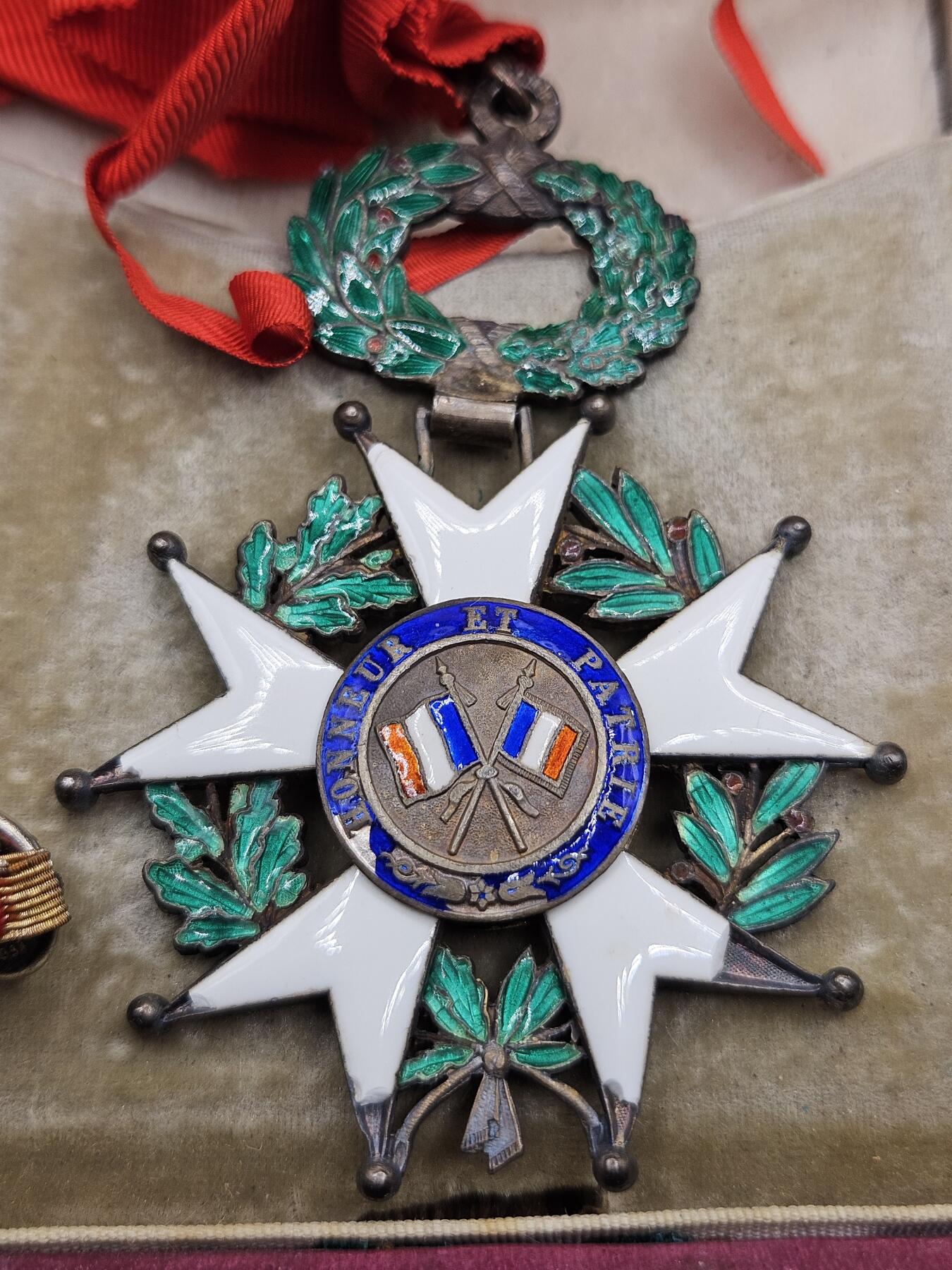 0元起拍勋章 第330期 咸鱼国勋章拍卖专场 2月1日（周日）下午6：00开始 战前三共版 指挥官级荣誉军团勋章 银制带盒略 亚瑟贝特朗制