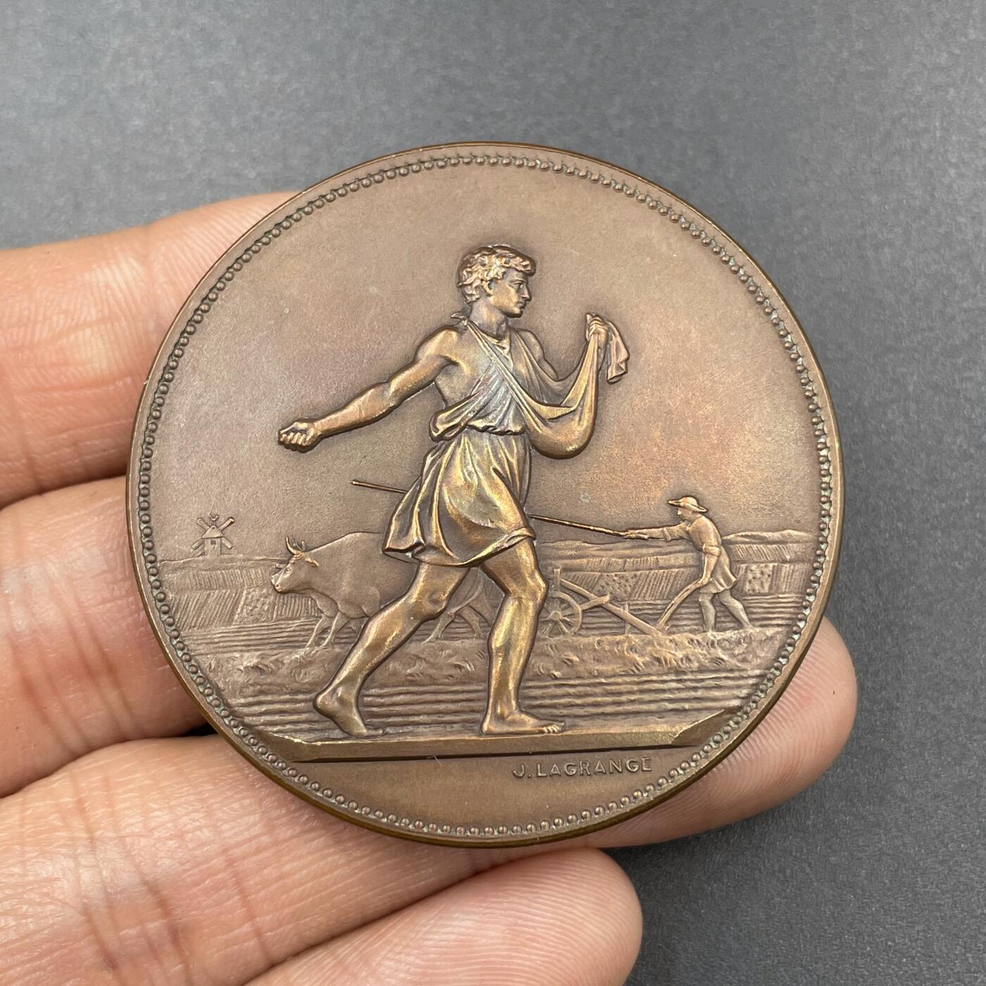 「木头集藏」章牌专场-第67场 1884年法国播种者农业种植铜奖章，直径：45.5mm，46.5g，边铭：丰饶角 CUIVRE，经典农业题材。