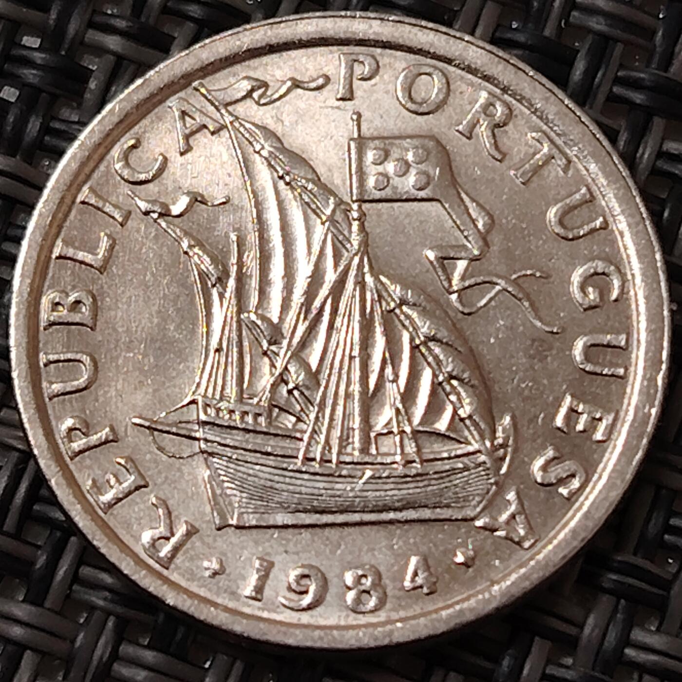 布加迪🐬～世界钱币(上海)🌾第 272 期 /  各国套币和散币 葡萄牙🇵🇹 1984年 2.5艾斯库多 ~L7