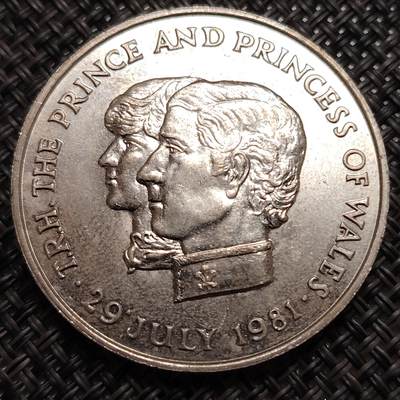 布加迪🐬～世界钱币(上海)🌾第 272 期 /  各国套币和散币 - 毛里求斯🇲🇺 1981年 10卢比 皇家婚礼纪念币