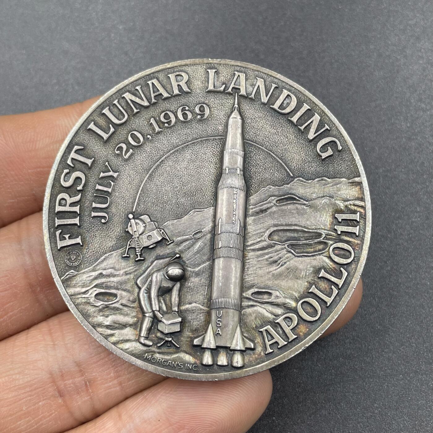 「木头集藏」章牌专场-第67场 1969年美国阿波罗登月纪念银章  直径：50mm，94 g，边铭：999纯银。