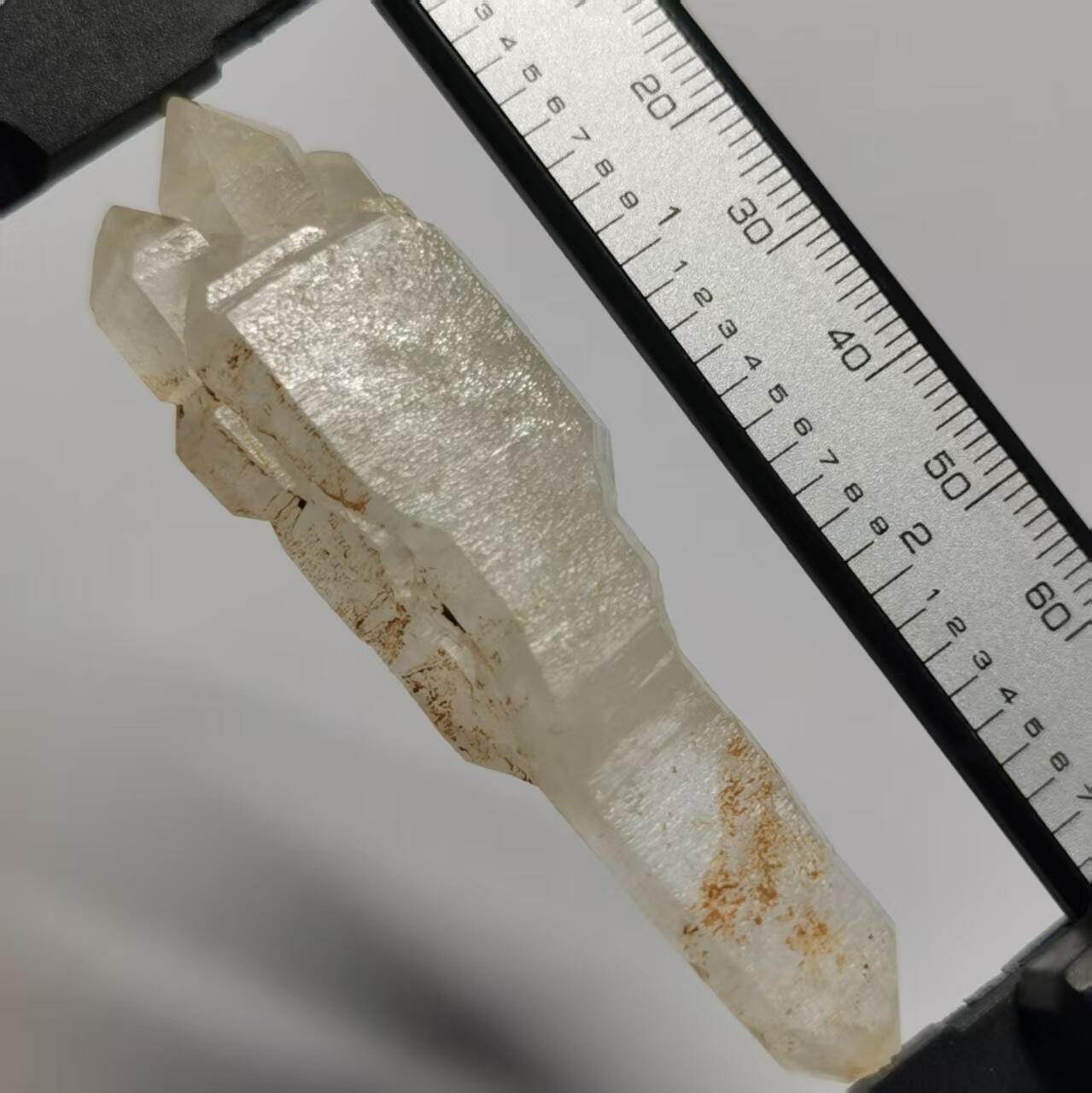 七河·世界币章矿标杂件每周小拍（总第36期）（周一结标） 藏家出品X694 云贵闪灵水晶 造型品种 爪子形状手握 本件拍品由合作藏家邮寄