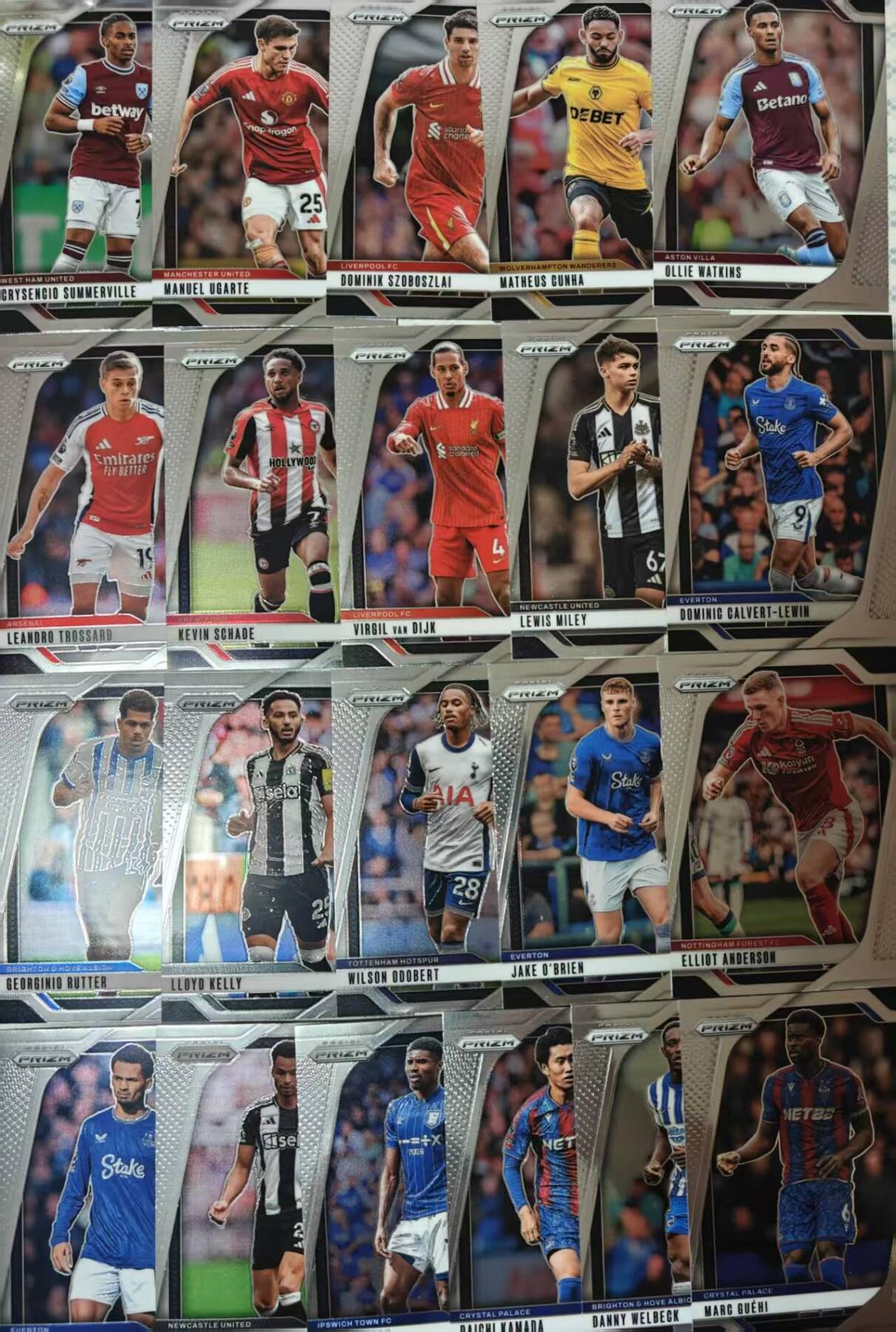 春节前倒数第二场！！龙虎卡牌-七四场（满200元包邮，无佣金，每周六结拍，欢迎送拍） 21张 折射卡 Panini Prizm系列的英超主题球星卡