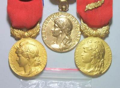 【旋风钱币】1月31日19:00准时开拍 精美欧洲币章、银币银章、第三帝国钱币等 全场包邮！ - 3枚一起 法国女神头像高浮雕精制镀金章 带绶带 28MM