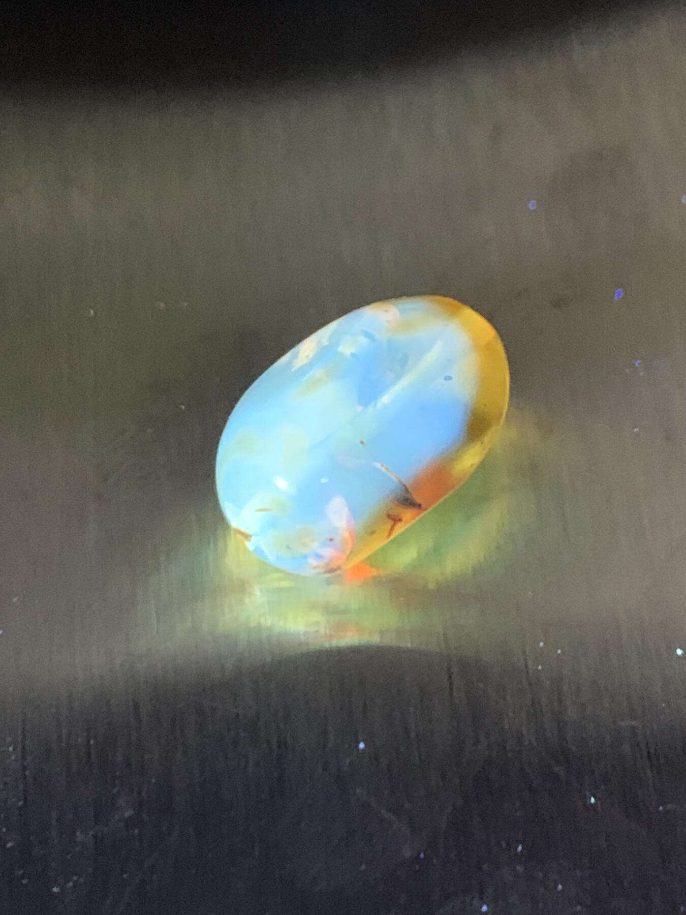 乌克兰花珀随形珠一个，