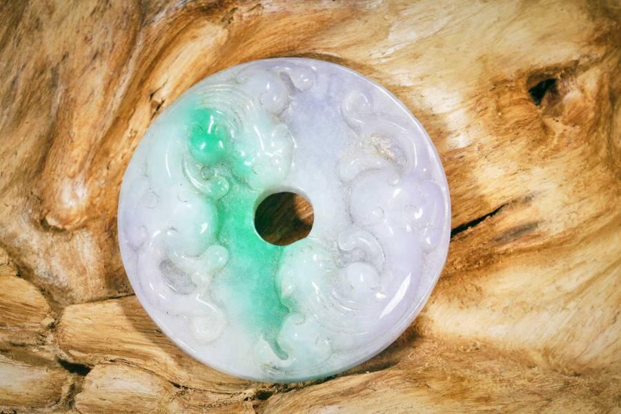 上海都达杂项专场十二（全场包邮】 天然紫罗兰飘绿翡翠（A货）精雕《螭龙玉璧》挂件89-8
