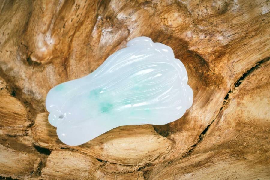 上海都达杂项专场十二（全场包邮】 天然冰糯种带绿翡翠（A货）精雕《百财》挂件89-11