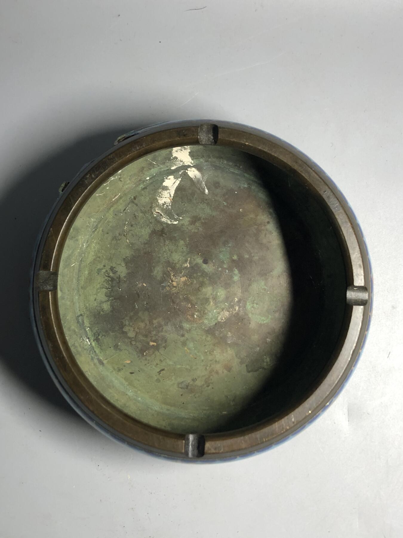 第五期杂项配饰拍卖 铜胎珐琅彩香炉有缺损