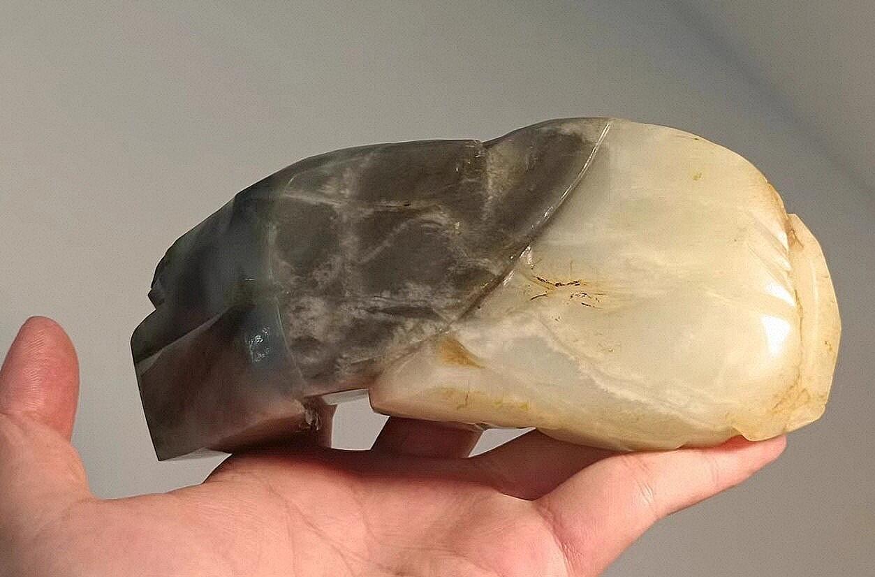 老和田玉正宗籽料巧雕山子摆件  老和田玉籽料巧雕山子摆件  