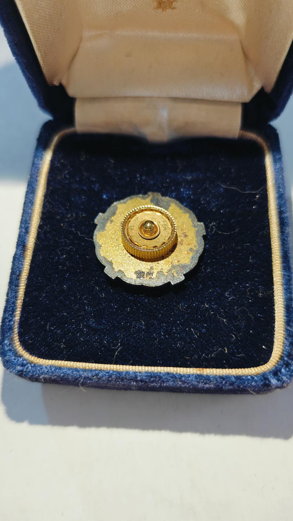 东亚勋章徽章主题拍卖7（80件） 警视厅精励章（少见老版本 纯银9g 珐琅制 ）（发的少，现在是合金两根刺马针）