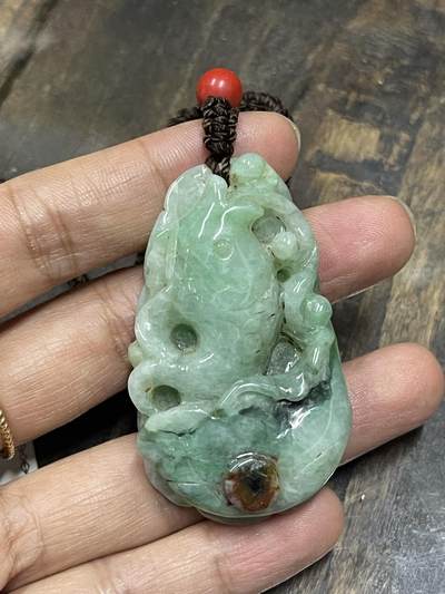 喵了个咪的第二期玉器杂项拍卖 - 翡翠鱼挂坠