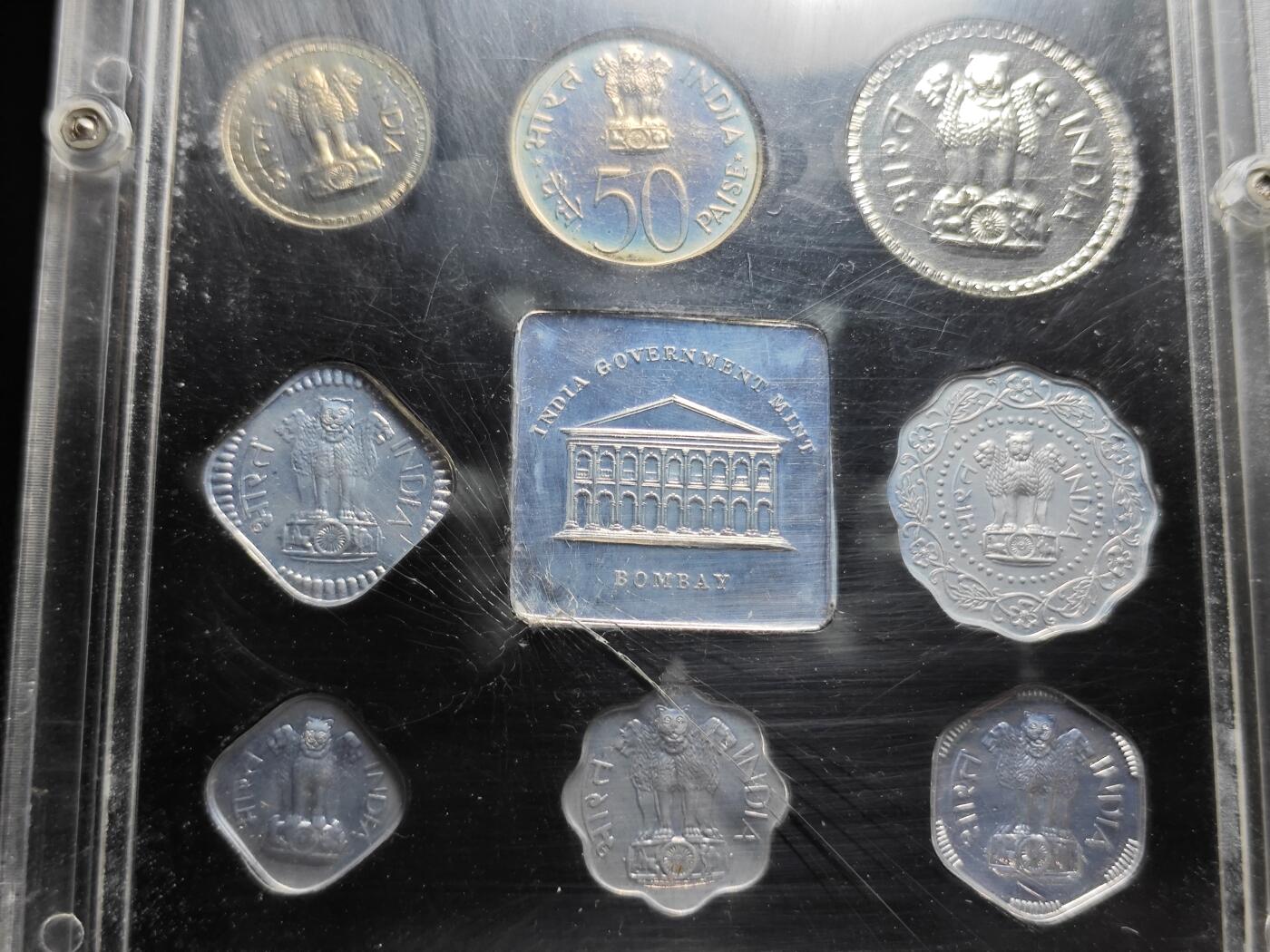 KK钱币收藏小铺  第400期  百期特拍（四拍之四）2月预留时间 周末发货  1973印度官方大小面值精制套币 盒套齐全 有氧化