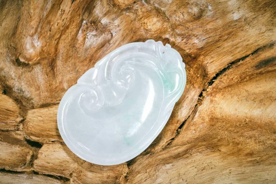 上海都达杂项专场十二（全场包邮】 天然冰糯种飘绿翡翠（A货）精雕《吉祥如意》挂件89-10