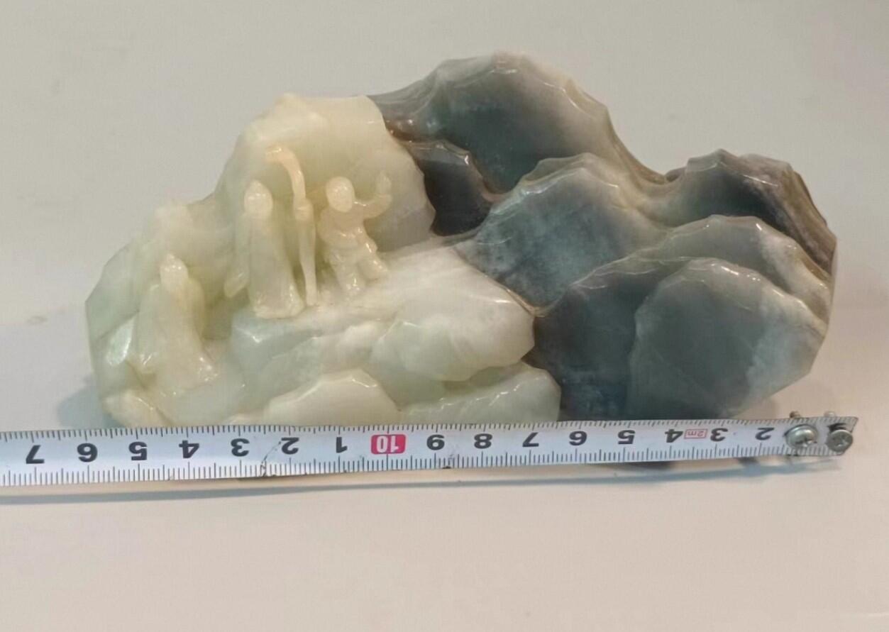 老和田玉正宗籽料巧雕山子摆件  老和田玉籽料巧雕山子摆件  