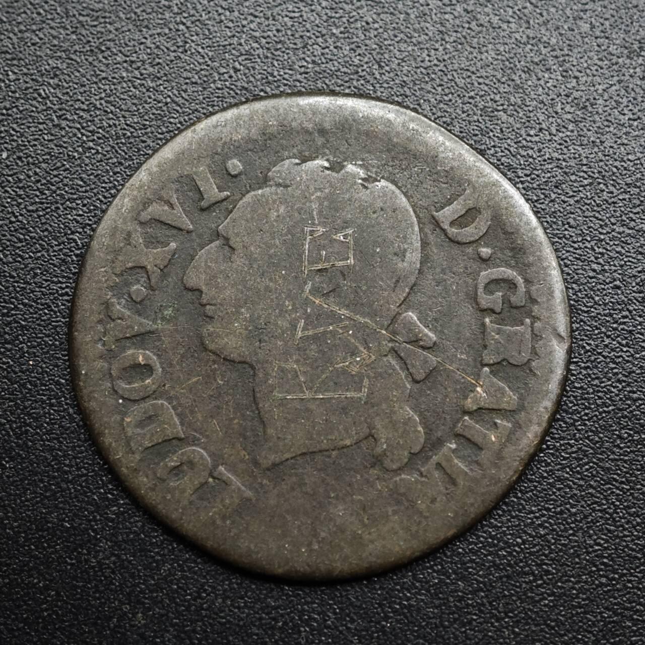 【淘币小摊】限时拍第八百五十七拍  老铜币场  满百包邮可预留两周  周一统一发货  法国1779年路易十六1/2LIARD铜币