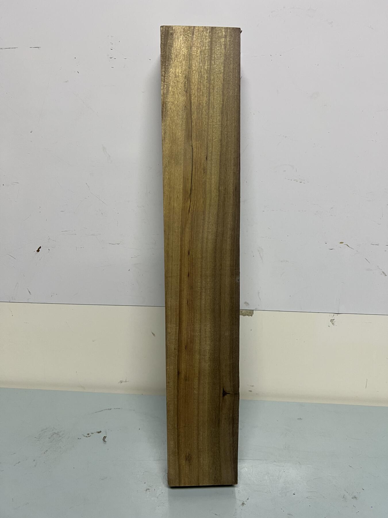 零元拍：NO.10 爆满金丝乌木金丝楠 可做镇尺 切牌子，无需打磨就已经金光闪闪。满金丝药香，尺寸约：41.5/7/3.5厚CM。