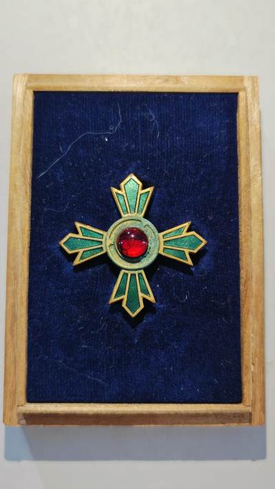 东亚勋章徽章主题拍卖7（80件） - 交通绿十字铜章（早期木盒 拿驾驶证十五年不扣分获得）