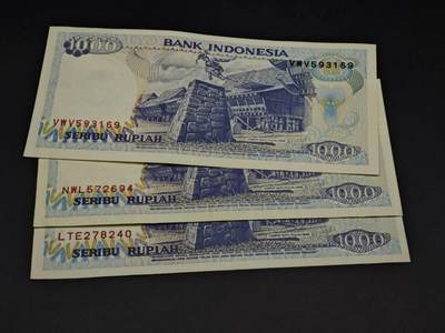 【淘币小摊】实时拍第八百五十六拍   无佣金福利纸币场   满百包邮可预留二周 每周一统一发货   - 印尼1000卢比纸币3张【有折】