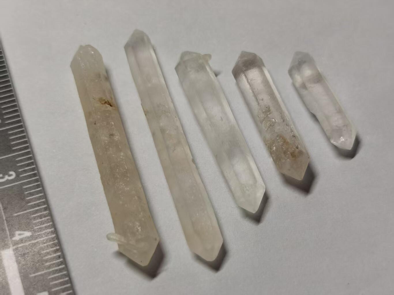 七河·世界币章矿标杂件每周小拍（总第36期）（周一结标） 藏家出品 X709（1）小长条 云贵闪灵水晶原石 一组5件 本件拍品由合作藏家邮寄