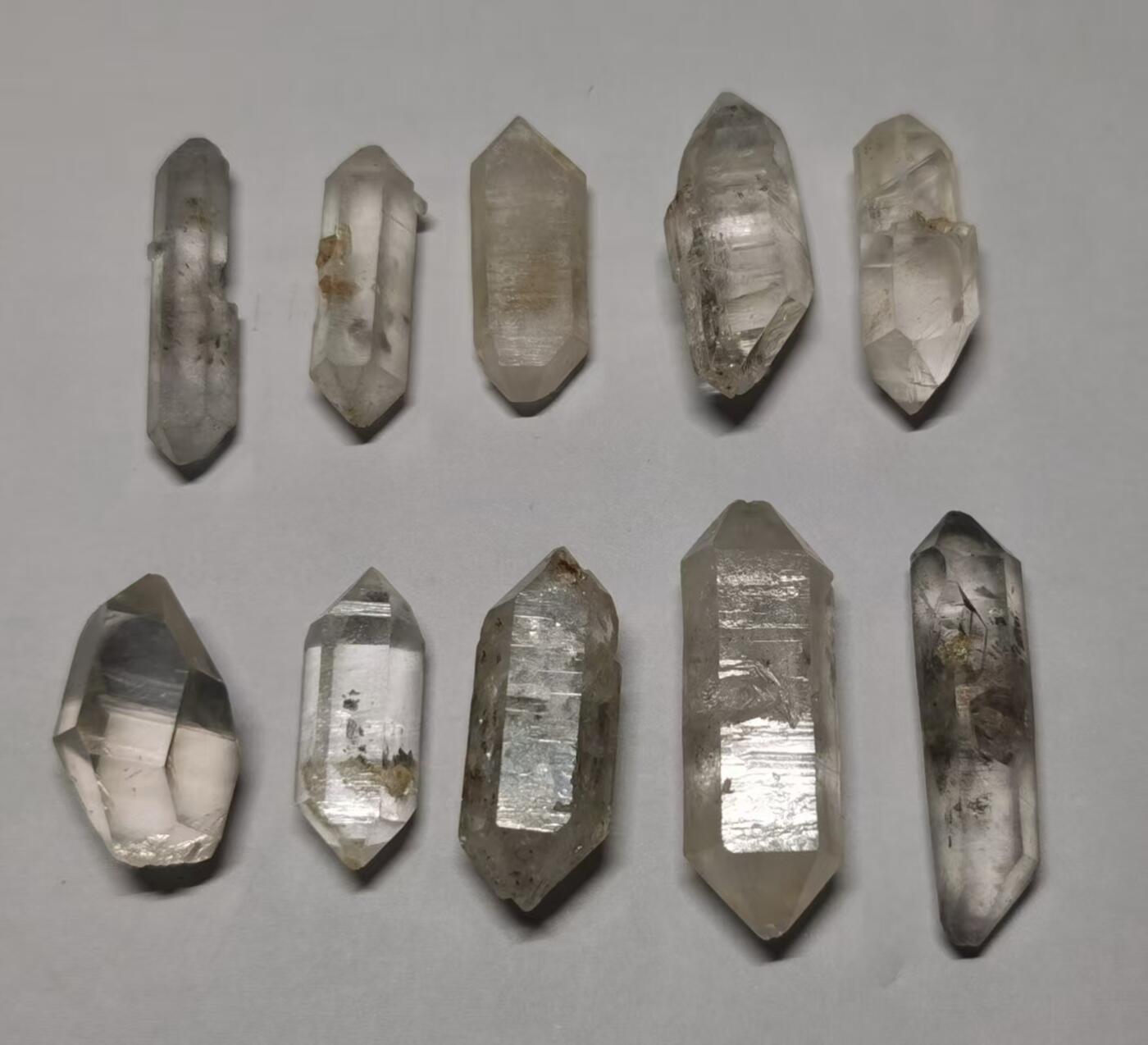 七河·世界币章矿标杂件每周小拍（总第36期）（周一结标） 藏家出品 X729（5） 浅色系云贵闪灵水晶原石一组10件  本件拍品由合作藏家邮寄