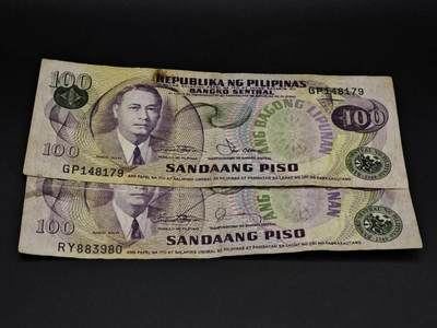 【淘币小摊】实时拍第八百五十六拍   无佣金福利纸币场   满百包邮可预留二周 每周一统一发货   - 菲律宾100比索纸币2张【有折】