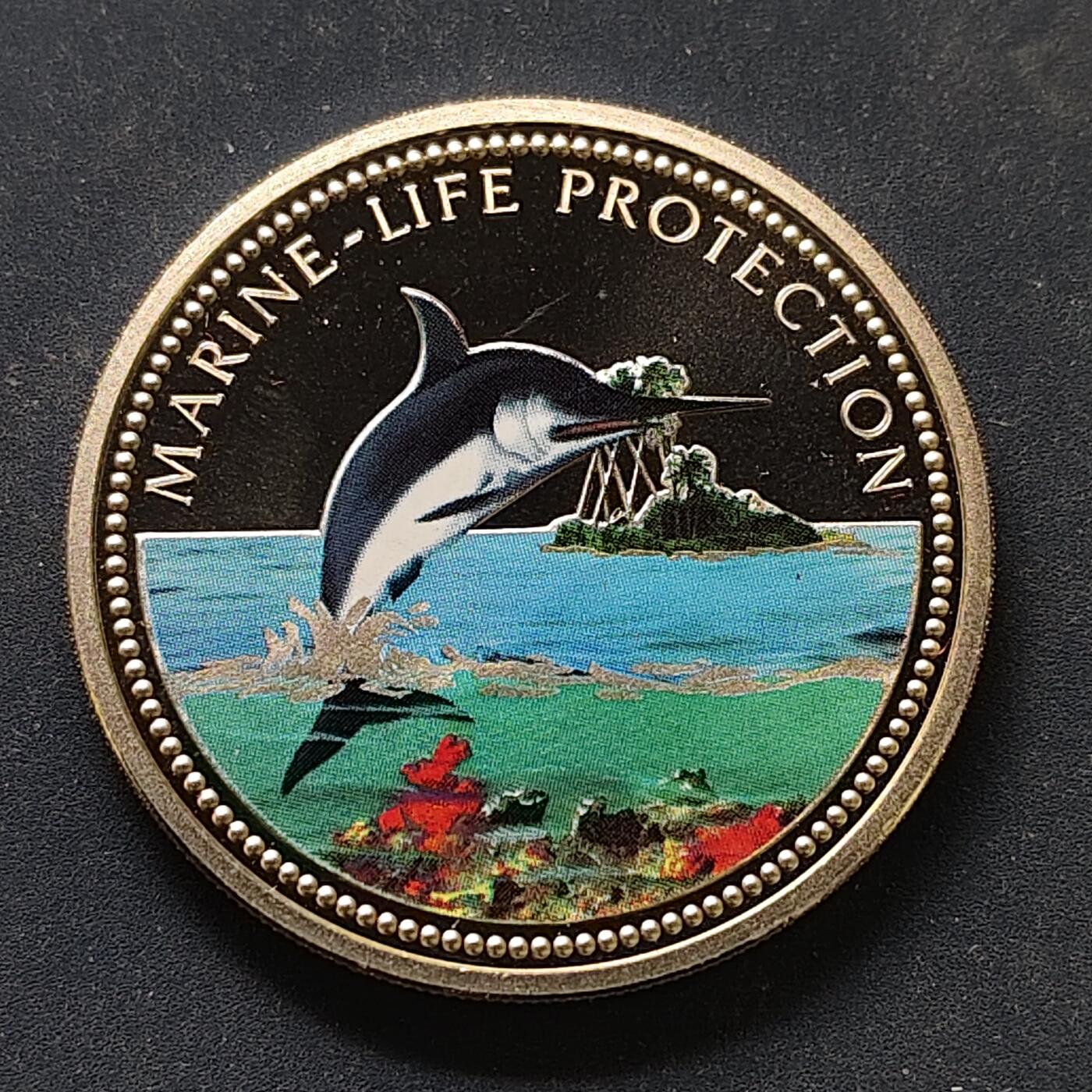 【全场包邮】纯粹捡漏拍498场-持续更新中 【少见】帕劳2000年1元海洋生物保护系列剑鱼彩色克朗型纪念币-量8000