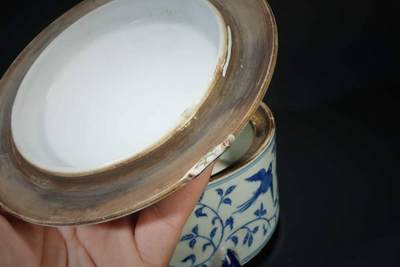 上海都达杂项专场90【全场包邮】  青花花鸟纹三足盖罐83-60