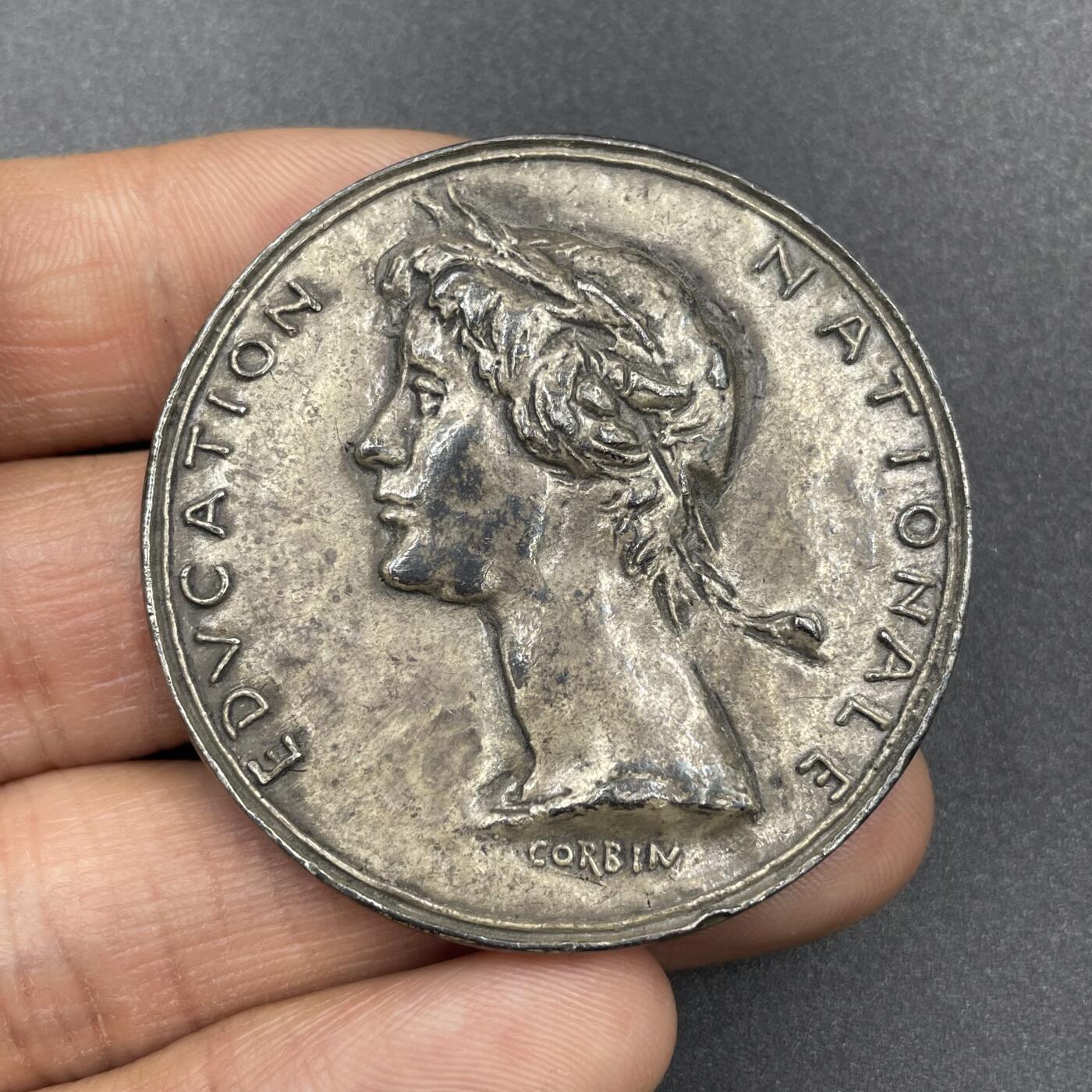 「木头集藏」章牌专场-第67场 Corbin～1955年法国国家教育银章 ，直径：45mm，43.8 g，边铭：丰饶角 1ARGENT。